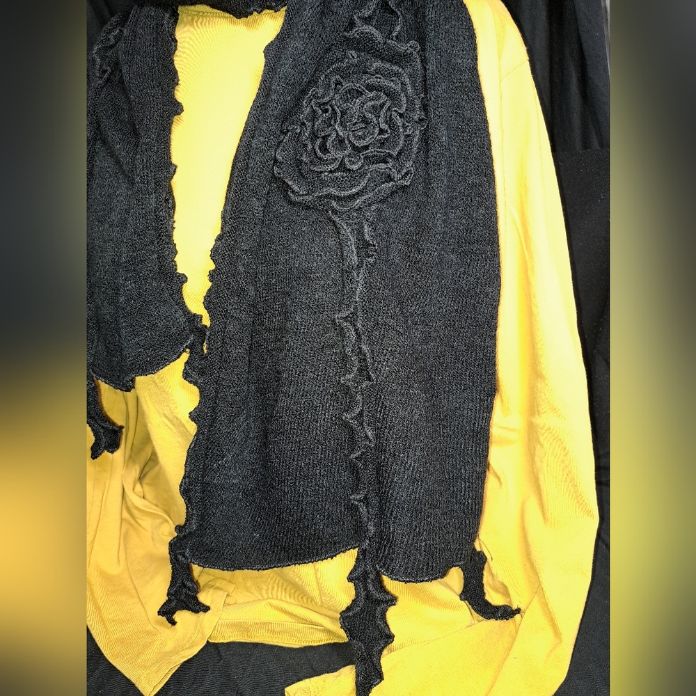 Beautiful Rosette Knit Scarf - Picture 5 of 6
